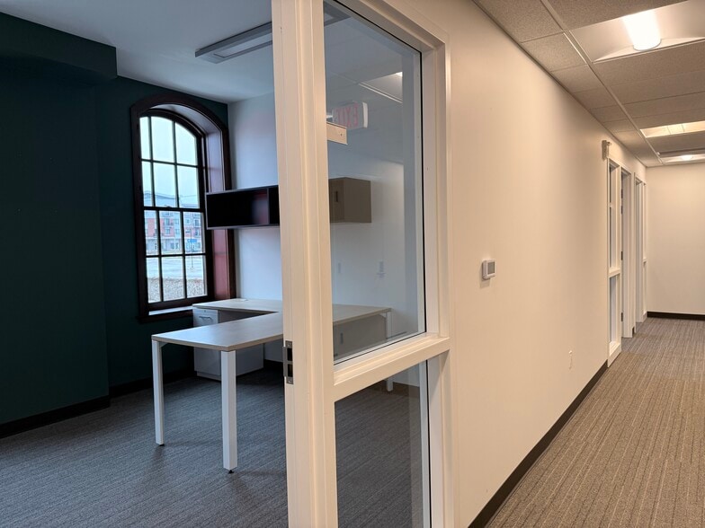 More Photos Of 130-140 E 2nd St, Flint Office For Lease