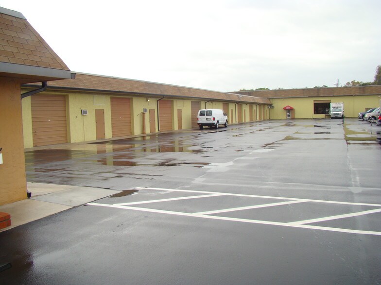 More Photos Of 3080 N Washington Blvd, Sarasota Flex For Lease
