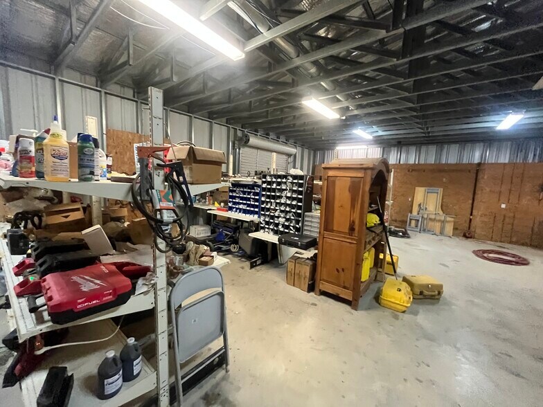 More Photos Of 800 County Road 257, Liberty Hill Warehouse For Lease