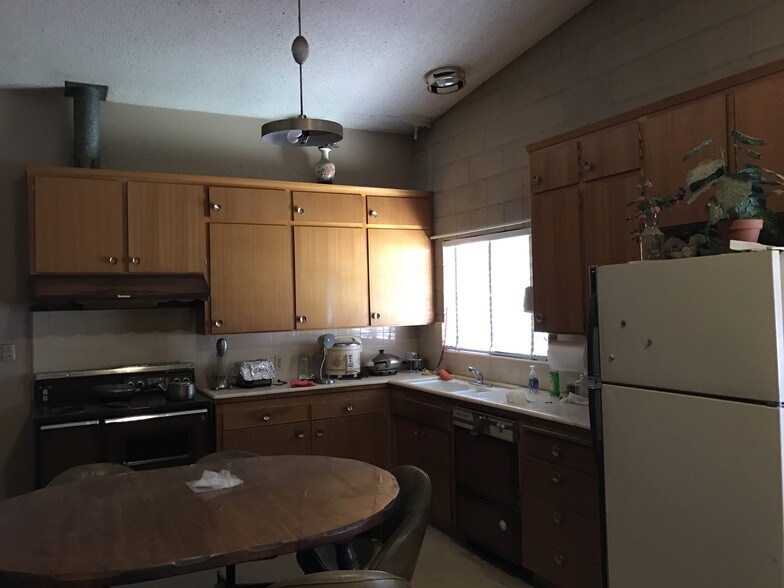 More Photos Of 1724 Main St, Livingston Freestanding For Sale