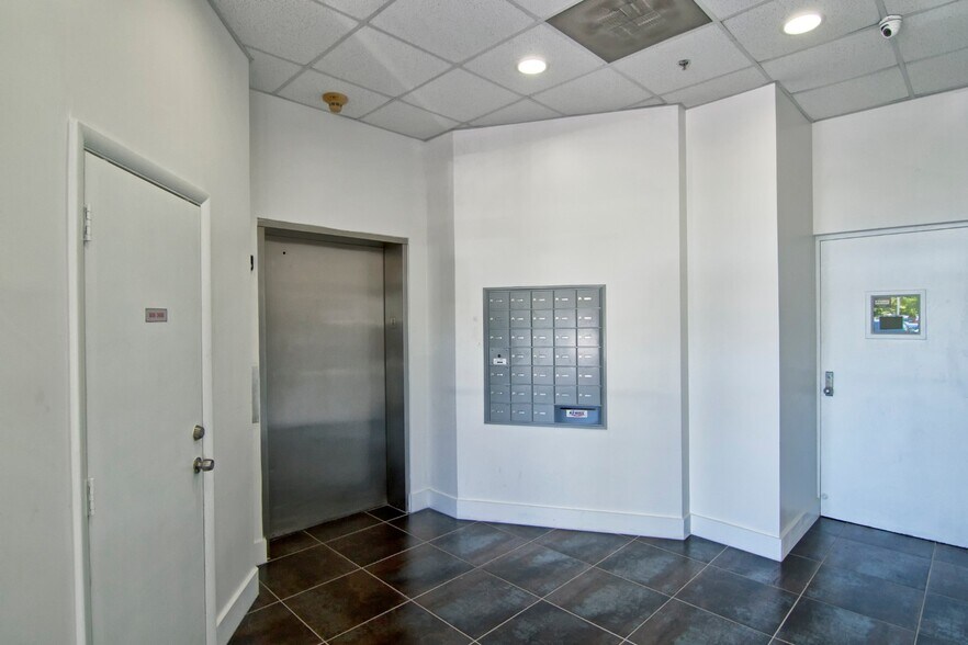 More Photos Of 11915-11975 S Dixie Hwy, Pinecrest Storefront Retail Office For Lease
