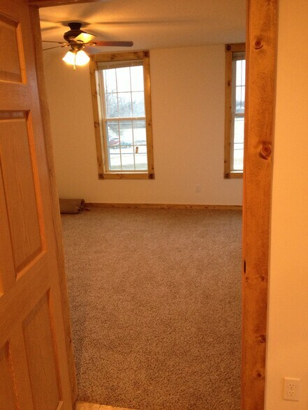 More Photos Of 1004 15th Ave SE, Rochester Flex For Sale