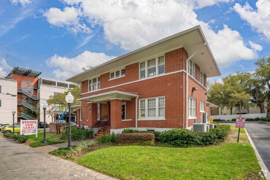 More Photos Of 1604 Margaret St, Jacksonville Bank For Lease