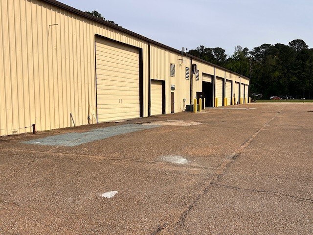 More Photos Of 19254 Highway 12 E, Kosciusko Distribution For Lease