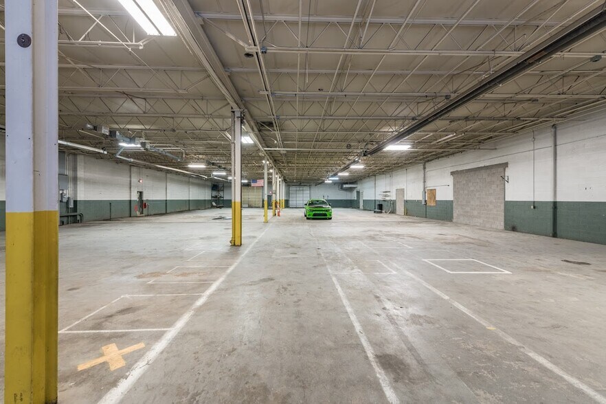 More Photos Of 25215 Glendale St, Redford Township Warehouse For Lease