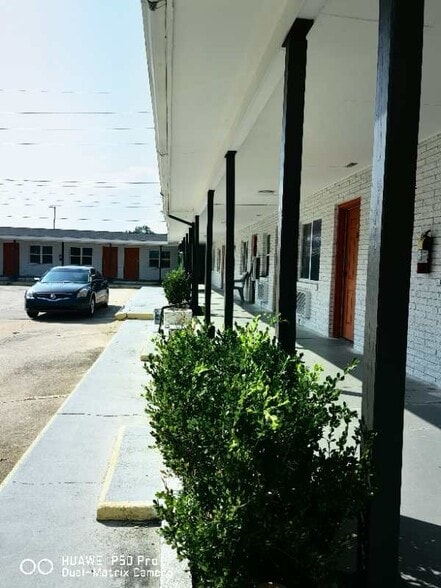 More Photos Of 331 Main St, Garden City Hotel For Sale