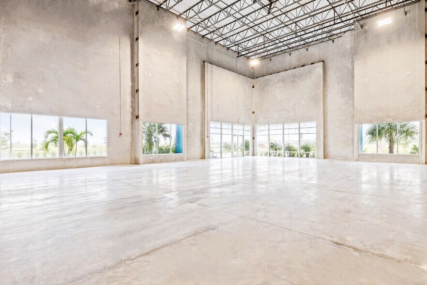 More Photos Of 17035 Persimmon Blvd W, Wellington Unknown For Lease