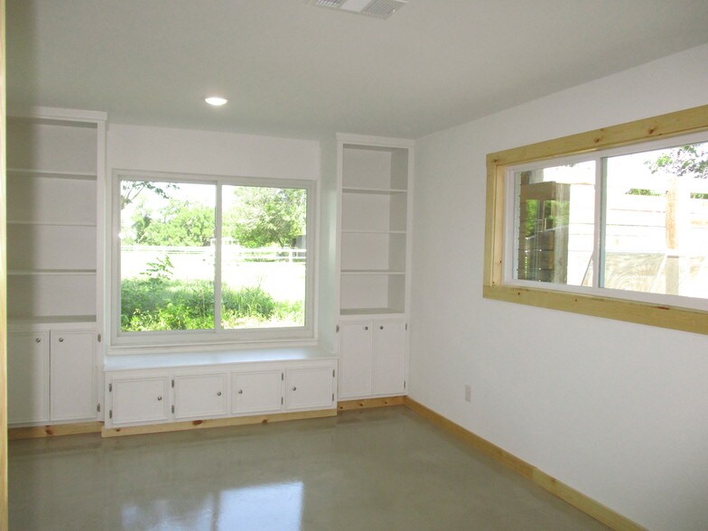 More Photos Of 12724 Lowden Ln, Manchaca Office Residential For Lease