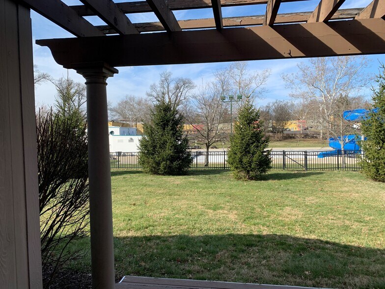 More Photos Of 10 Enfield St, Cincinnati Freestanding For Lease