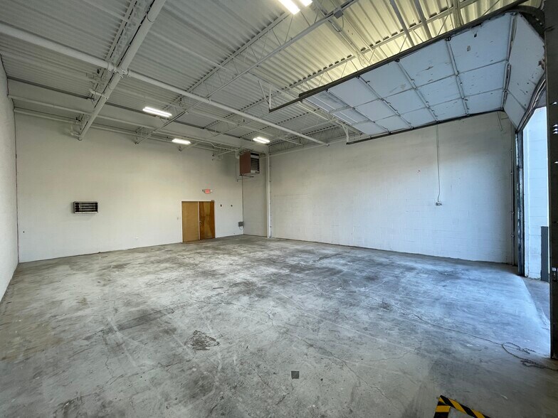 More Photos Of 60-90 Bridge Rd, Islandia Warehouse For Lease