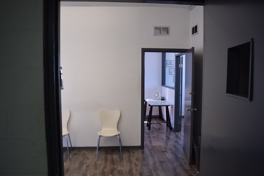 More Photos Of 900 W Hyde Park Blvd, Inglewood Warehouse For Lease
