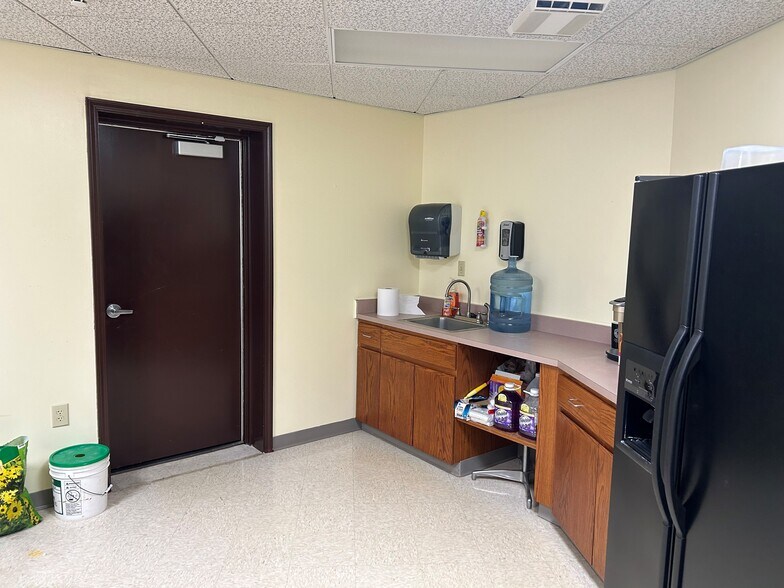 More Photos Of 1800 Union St, Lafayette Office For Sale