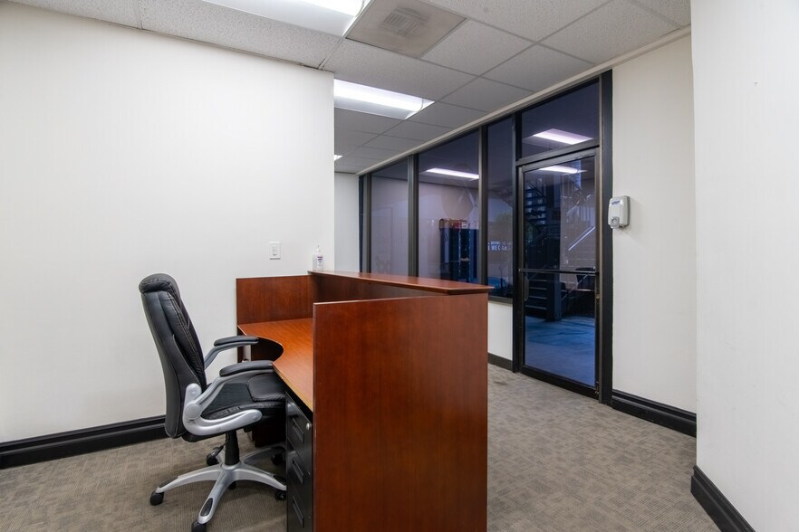 More Photos Of 5405 Stockdale Hwy, Bakersfield Office For Lease