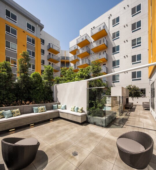 More Photos Of 424 W Pico Blvd, Los Angeles Apartments For Lease