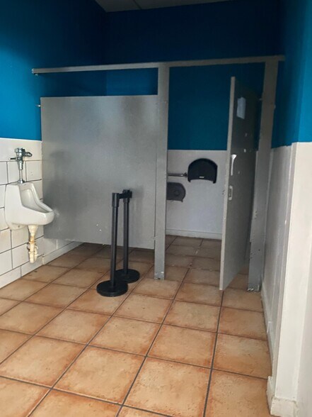 More Photos Of 2475 S Park Ave, Sanford Storefront Retail Office For Lease