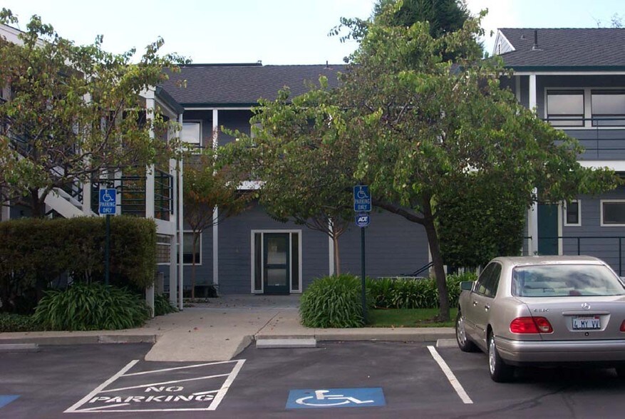 More Photos Of 2100 Embarcadero, Oakland Office For Lease