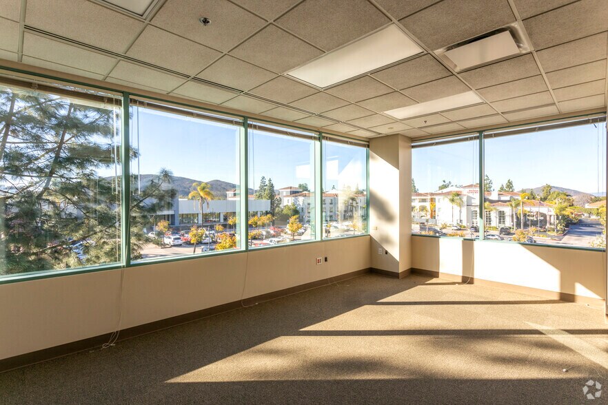 More Photos Of 17140 Bernardo Center Dr, San Diego Medical For Lease