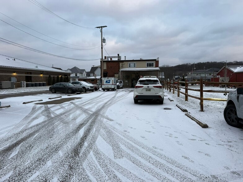 More Photos Of 120-126 N Wooster Ave, Strasburg Storefront Retail Residential For Sale