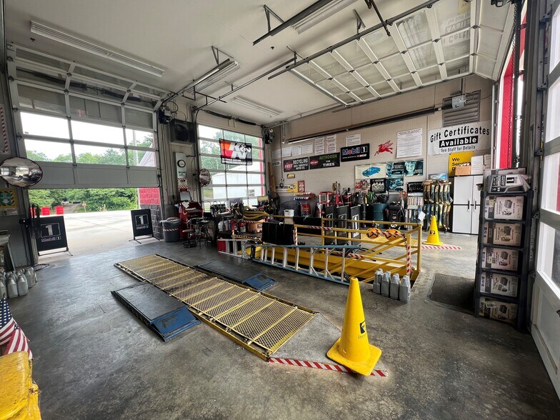 More Photos Of 358 W Louise St, Clarkesville Auto Repair For Sale