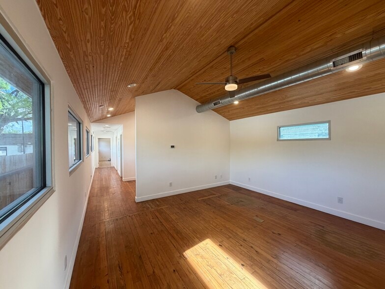 More Photos Of 418 Vine St, San Antonio Office Residential For Sale