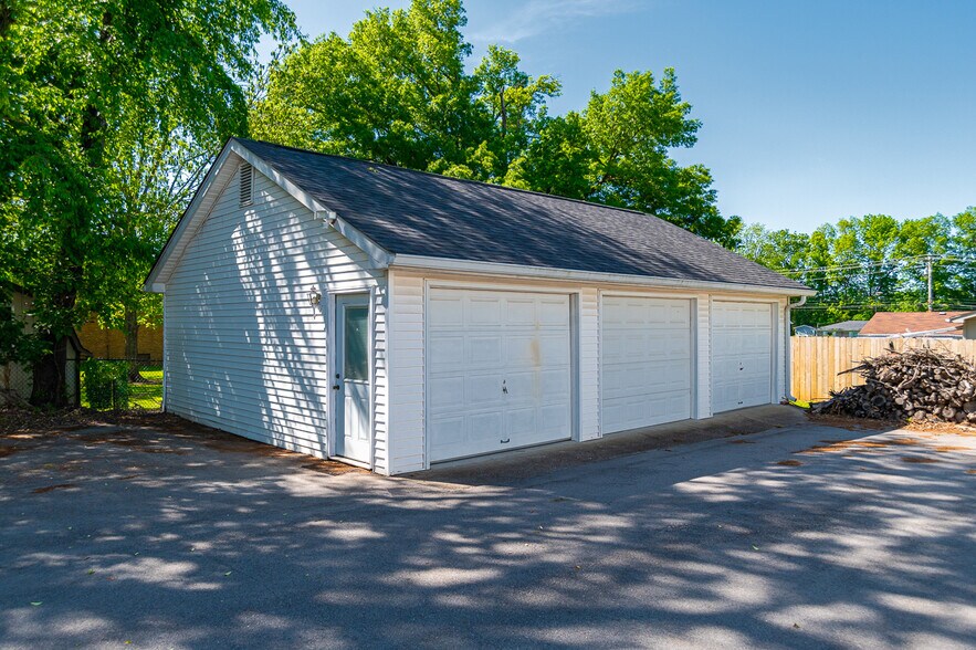 More Photos Of 799 Whitthorne St, Shelbyville Hospitality For Sale