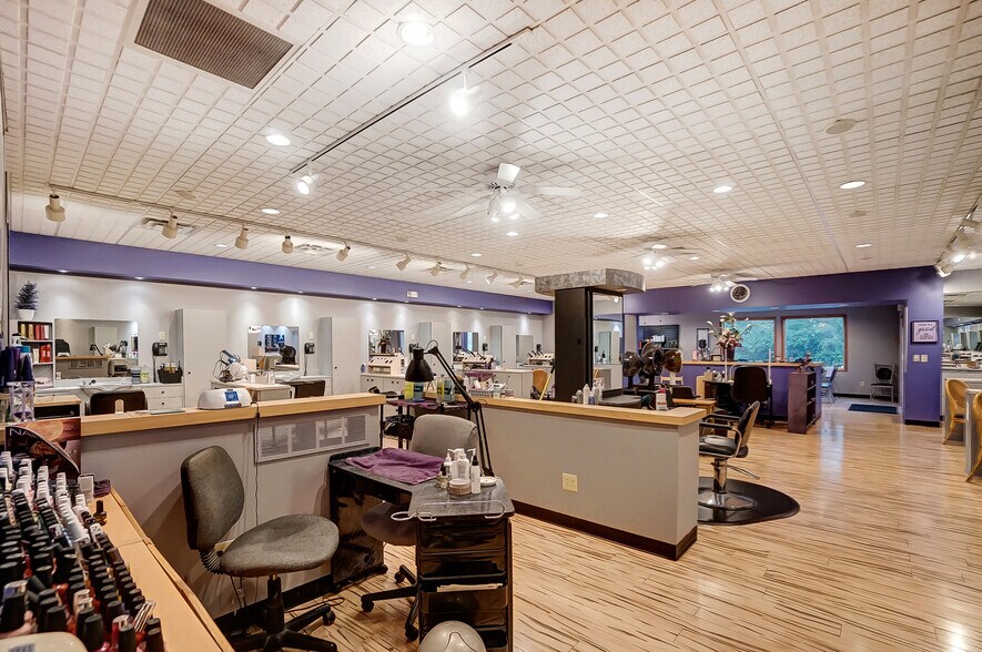 More Photos Of 805 S Dixie Dr, Vandalia General Retail For Sale