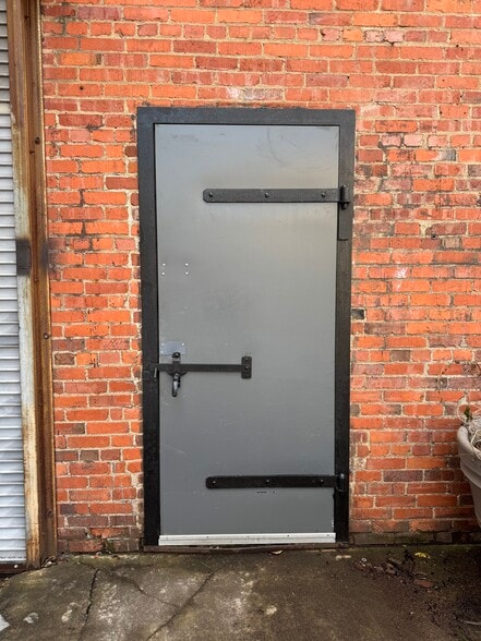 More Photos Of 918 Rickenbach St, Pittsburgh Distribution For Lease