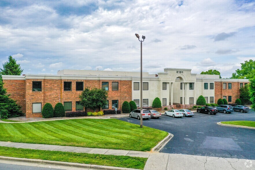 More Photos Of 2101 N Sardis Rd, Charlotte Office For Lease