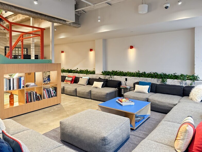 More Photos Of 128 S Tryon St, Charlotte Coworking Space