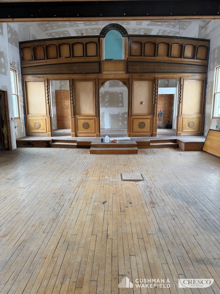 More Photos Of 1350 W 69th St, Cleveland Loft Creative Space For Sale