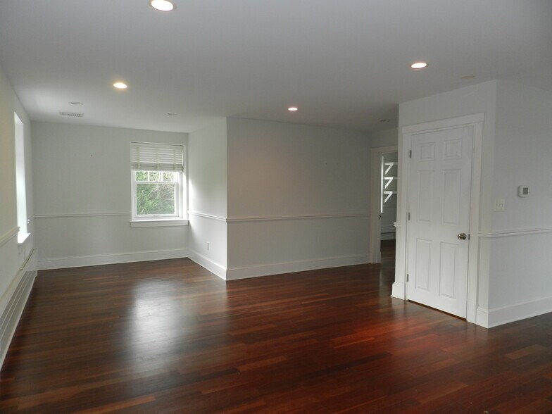 More Photos Of 98 Darby Rd, Paoli Office Residential For Lease
