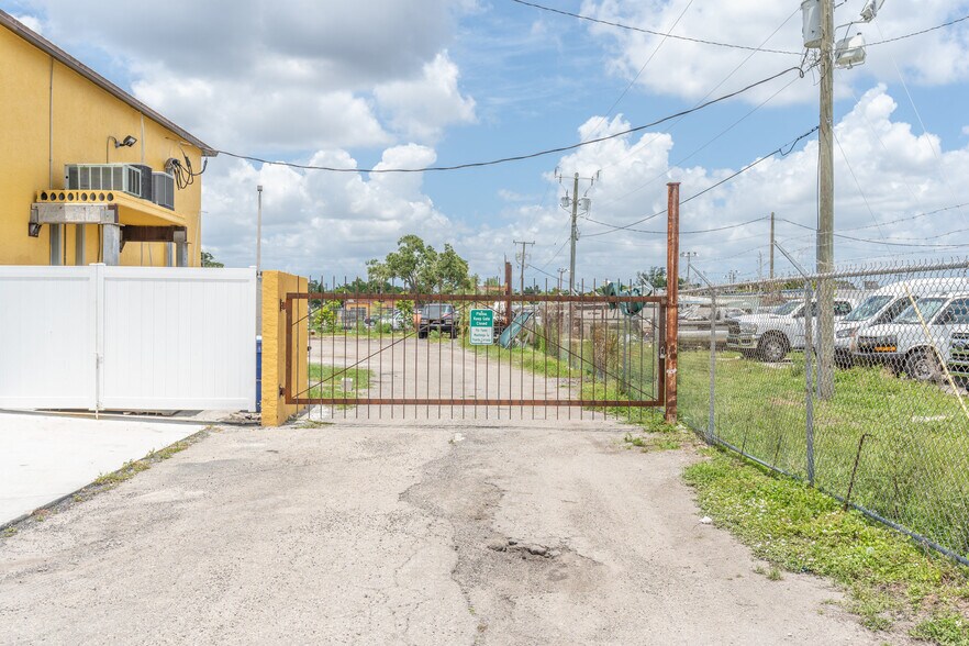 More Photos Of 2700 Evans Ave, Fort Myers Light Manufacturing For Sale