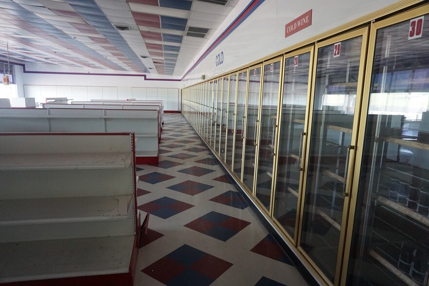 More Photos Of 10240-10242 N Walton Walker Blvd, Dallas Freestanding For Lease