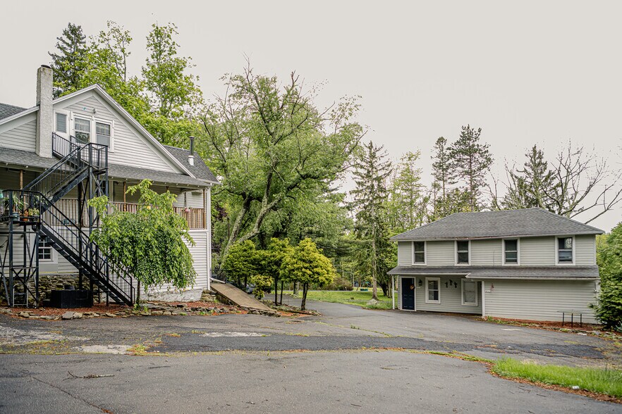 More Photos Of 2735 PA-390, Canadensis Hospitality For Sale