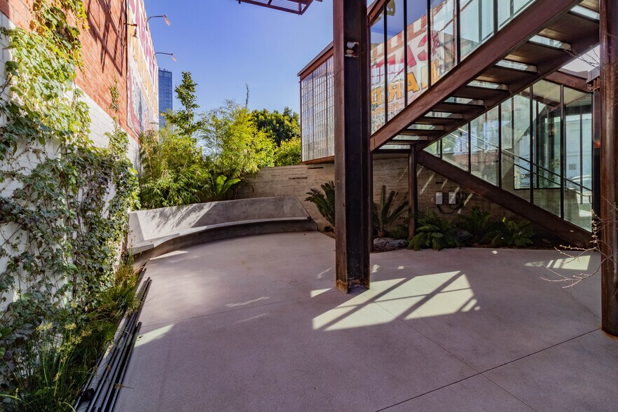 More Photos Of 3050 S La Cienega Blvd, Culver City Storefront Retail Office For Sale