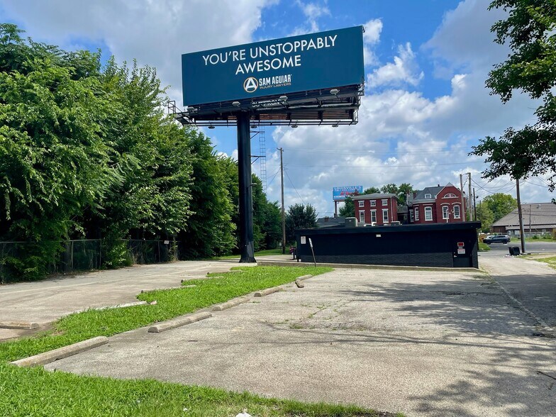 More Photos Of 330 E Oak St, Louisville Office For Sale