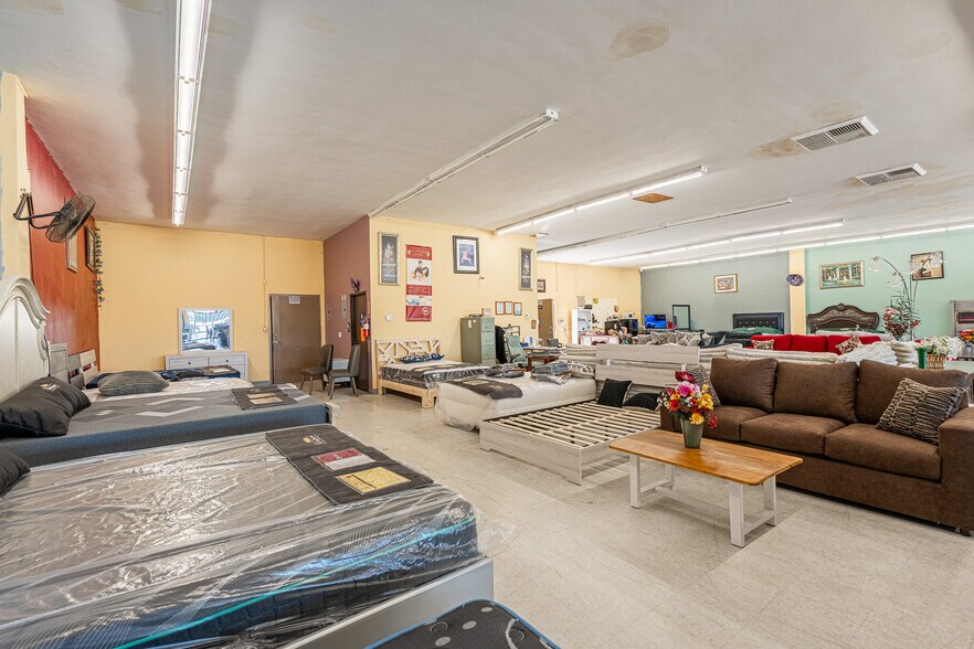 More Photos Of 280 N San Jacinto St, Hemet Freestanding For Sale