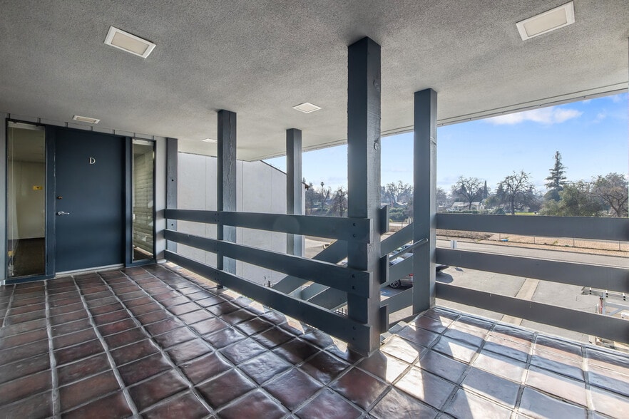 More Photos Of 1620 W Mineral King Ave, Visalia Office For Sale