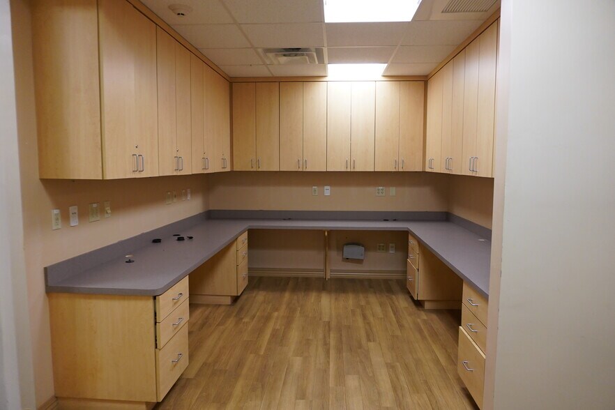 More Photos Of 11416 N 56th St, Tampa Medical For Lease