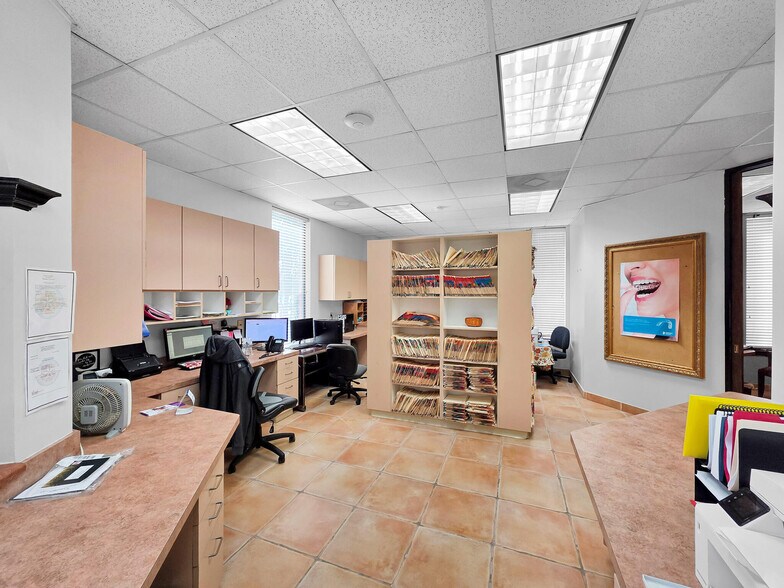 More Photos Of 6429 Fairmont Pky, Pasadena Office For Sale