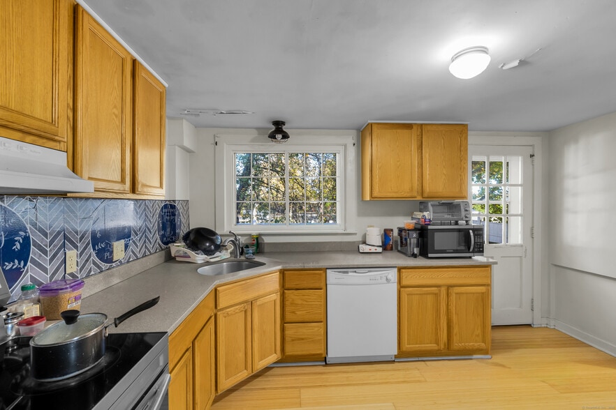 More Photos Of 93 Elm St, Old Saybrook Restaurant For Sale