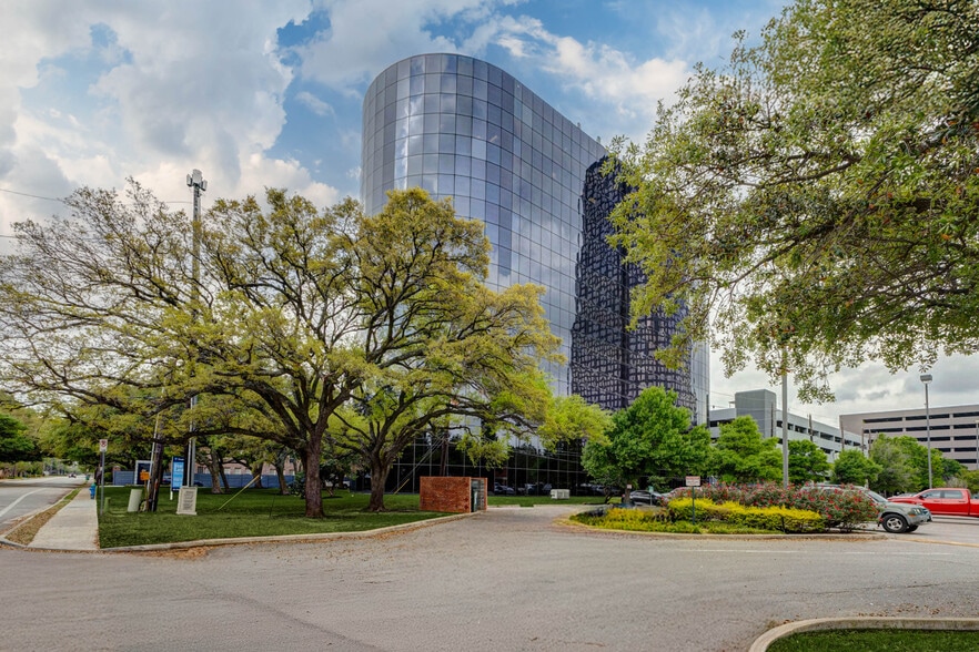 More Photos Of 1800 Bering Dr, Houston Office For Lease