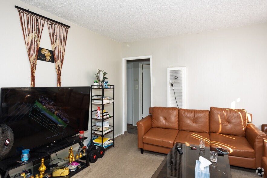 More Photos Of 533-535 W 75th St, Los Angeles Apartments For Sale