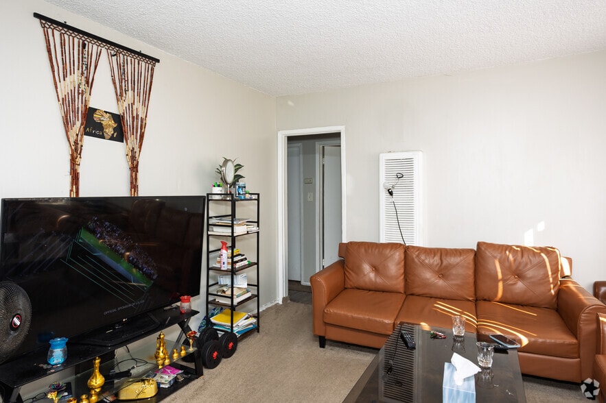 More Photos Of 533-535 W 75th St, Los Angeles Apartments For Sale