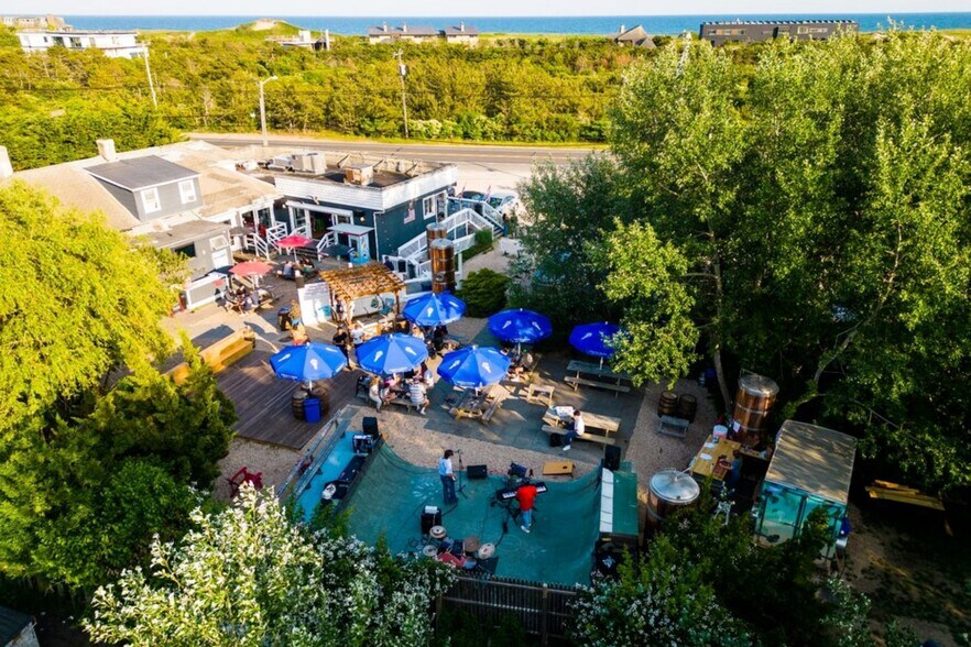 More Photos Of 2095 Montauk Hwy, Amagansett Restaurant For Lease