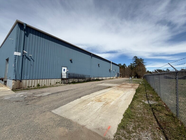 More Photos Of 111 Braley Rd, East Freetown Warehouse For Lease