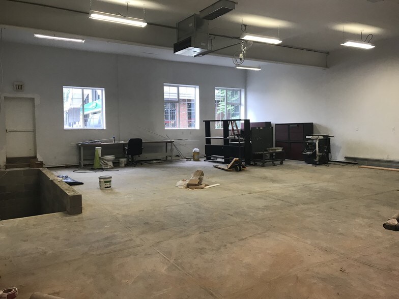More Photos Of 735 Port Washington Blvd, Port Washington Storefront Retail Office For Lease