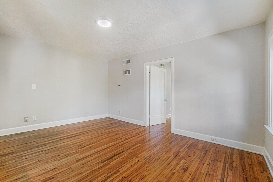 More Photos Of , Kansas City Multifamily For Sale