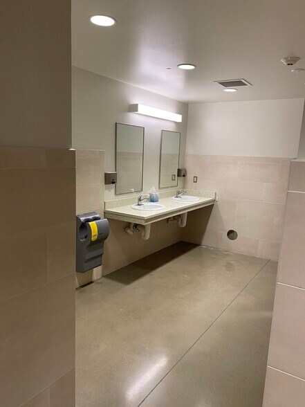 More Photos Of 2220 W 18th St, Port Angeles Light Manufacturing For Lease