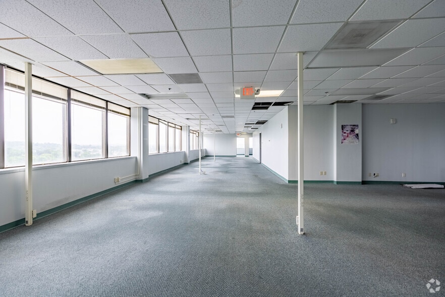 More Photos Of 7162 Reading Rd, Cincinnati Medical For Lease